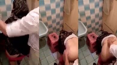 Muslim Aunty Chudwaya Toilet Me Chut